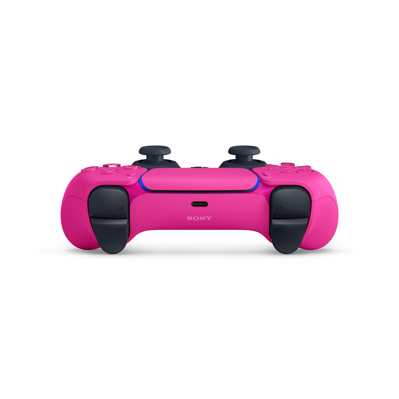 Controller PS5 su sfondo rosa. Foto scattata il 6 febbraio 2021